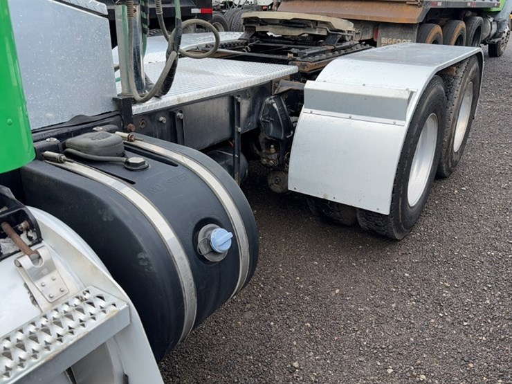 2014-peterbilt-386-image-10