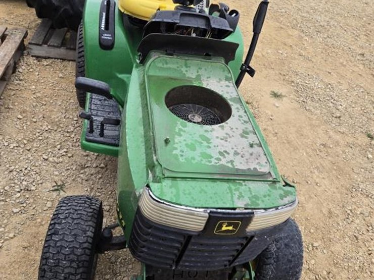 john-deere-235-image-9