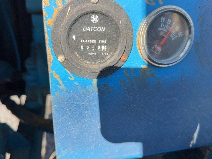 john-deere-330-image-5