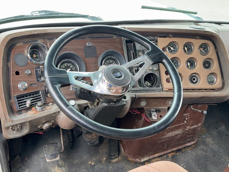 1985-ford-9000-image-21