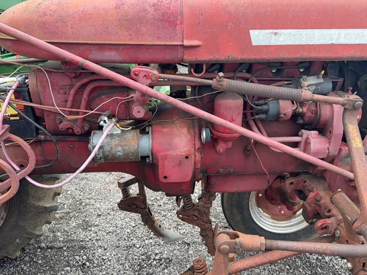 #3071-•-international-tractor-image-8