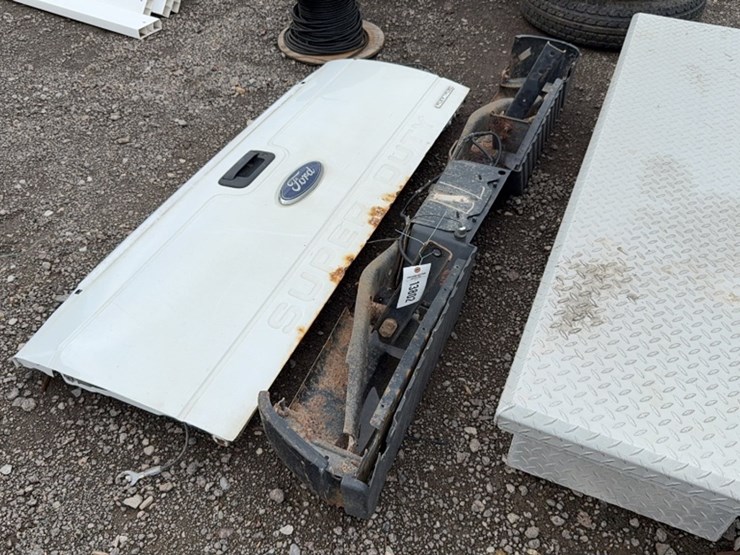 #6092-•-ford-tail-gate-&-bumper-image-1