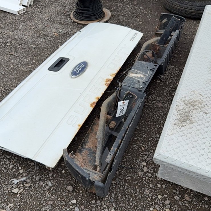 #6092 • FORD TAIL GATE & BUMPER