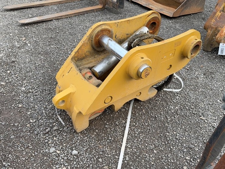 #2021-•-cat-excavator-hyd-quick-coupler-image-1