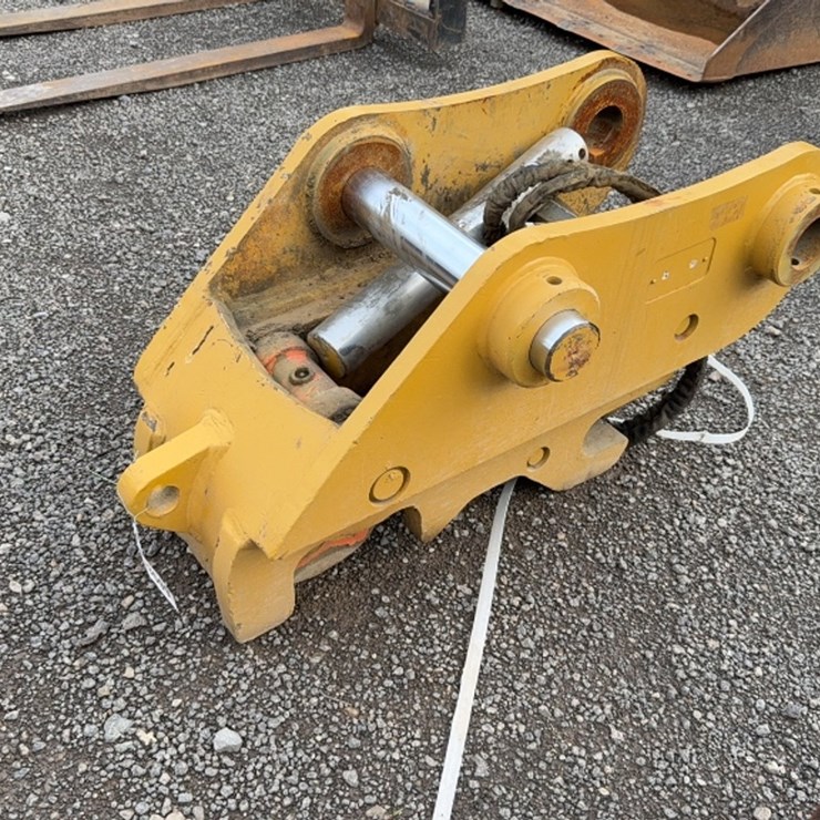 #2021 • CAT EXCAVATOR HYD QUICK COUPLER