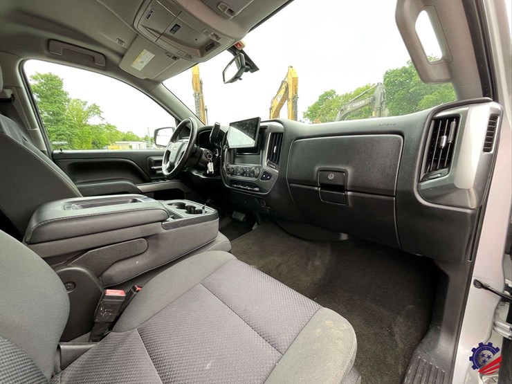 2017-chevrolet-silverado-lt-pickup-truck-image-68