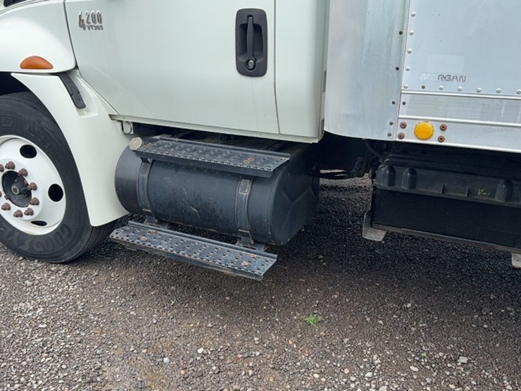 2005-international-durastar-4200-image-13