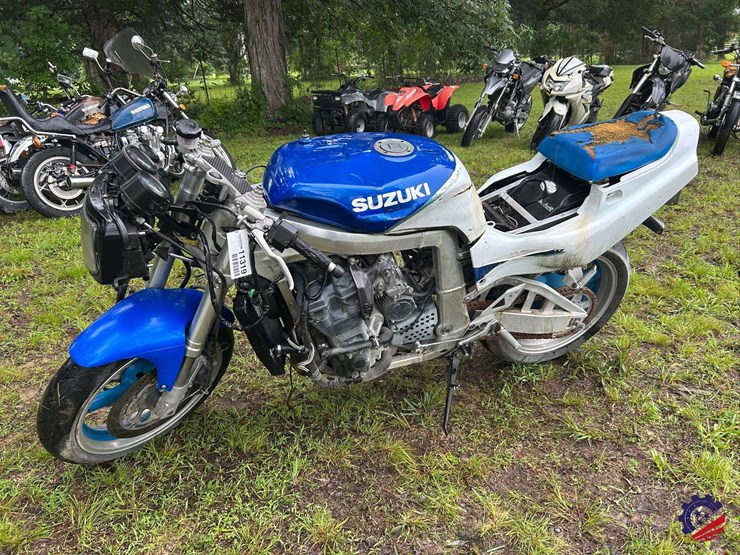 1995-suzuki-gsx-r750w-motorcycle-image-1