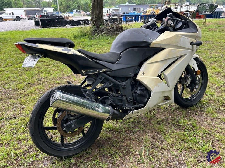 2008-kawasaki-ninja-250r-motorcycle-image-3