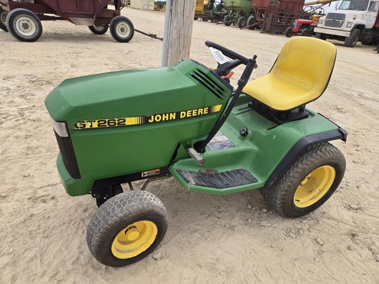 john-deere-gt262-image-1