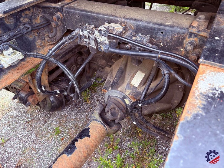 2006-peterbilt-335-image-19