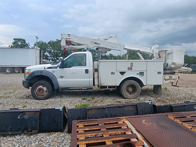 2011-ford-f550-image-3