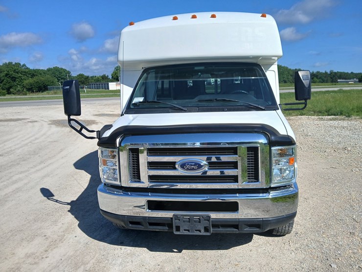 2009-ford-e450-image-15