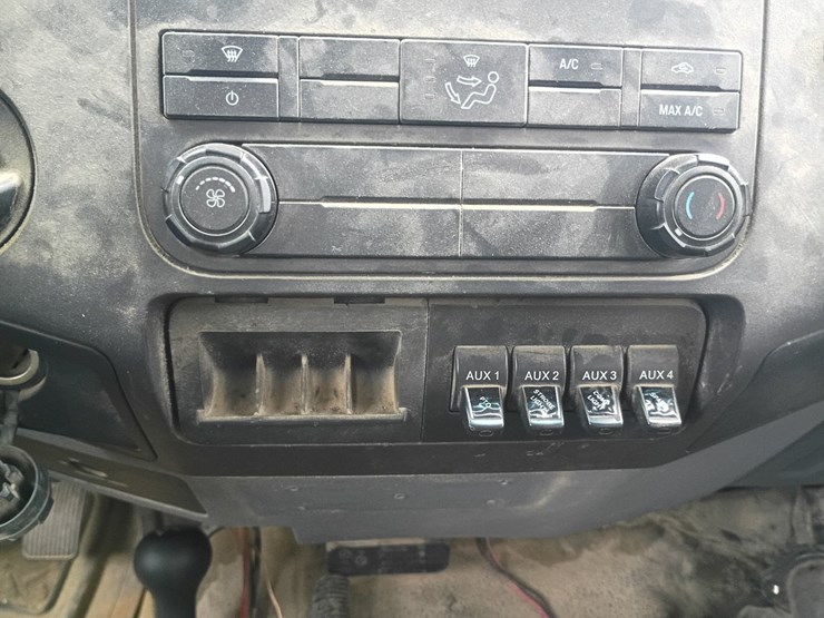 2011-ford-f550-image-41