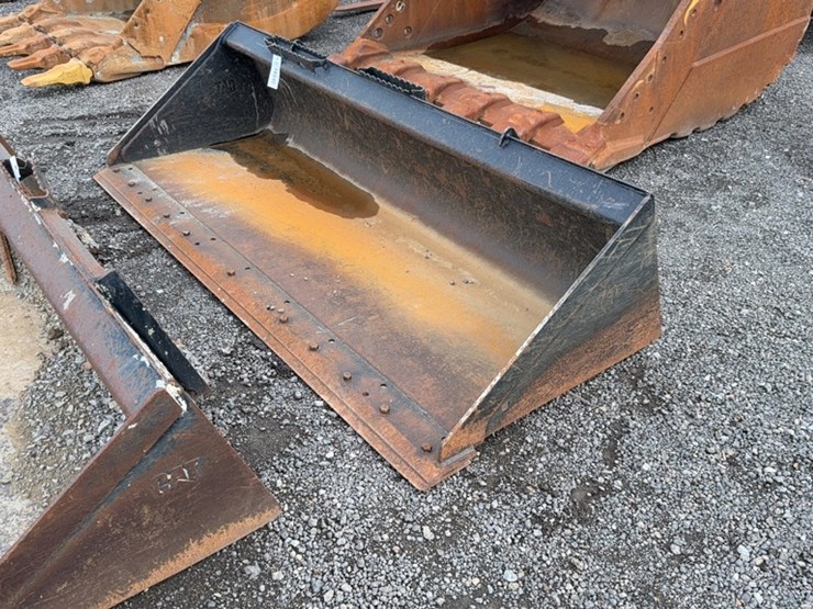 #2034-•-cat-84"-skid-steer-smooth-bucket-image-1