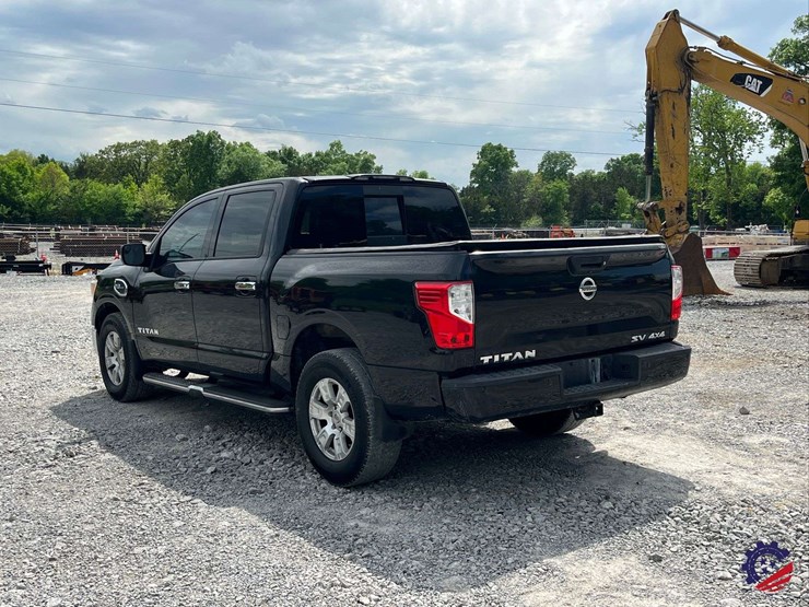 2017-nissan-titan-image-24