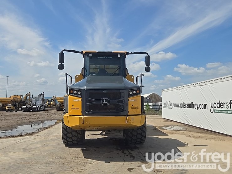 2023-deere-260e-image-8