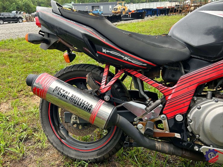 2005-suzuki-gs500-fh-motorcycle-image-12