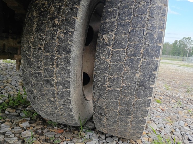 2011-ford-f550-image-95