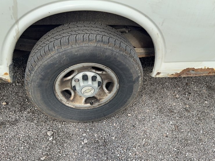 2004-chevrolet-3500-image-5