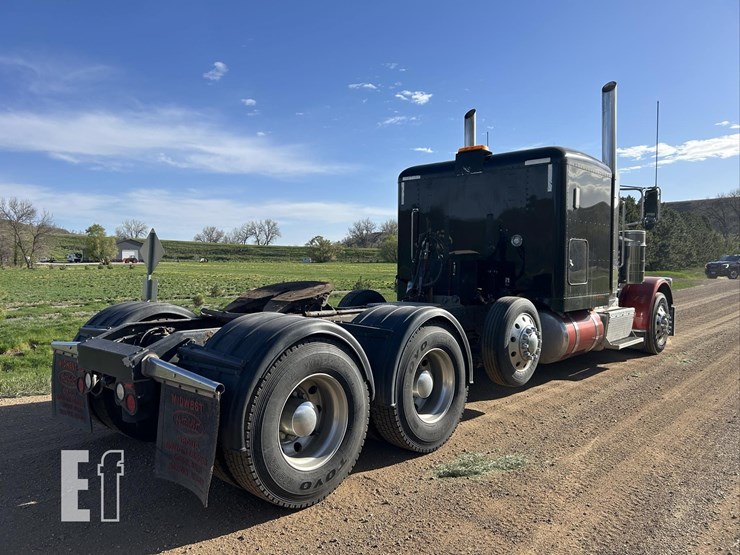 2017-peterbilt-389-image-5