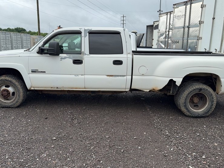 2006-gmc-sierra-3500-image-12
