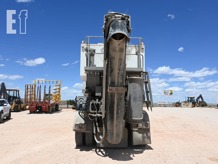 2024-mack-granite-64br-image-19