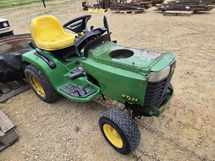 john-deere-235-image-4