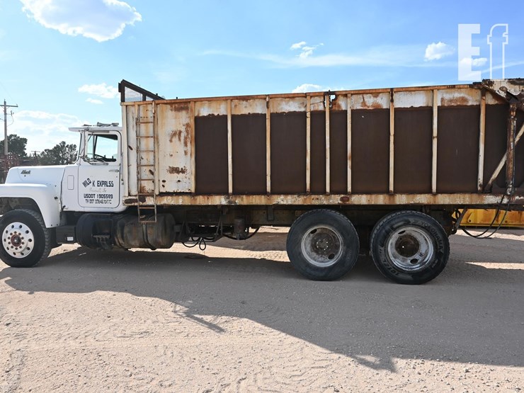 1988-mack-r690st-image-6