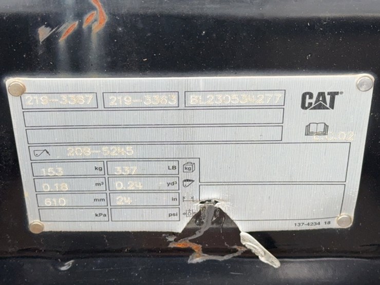 2017-caterpillar-22-image-4