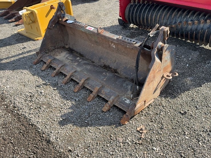 #2010-•-bobcat-66''-skid-steer-4-in-1-bucket-image-1