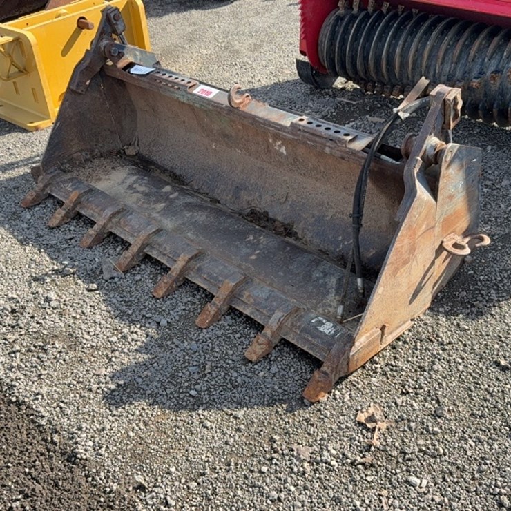 #2010 • BOBCAT 66'' SKID STEER 4 IN 1 BUCKET