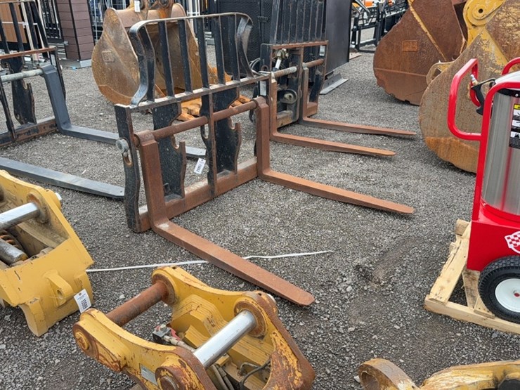 #2024-•-48"-loader-pallet-forks-image-2