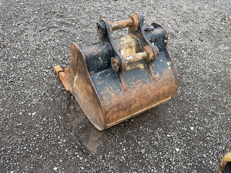 2018-caterpillar-22-image-3