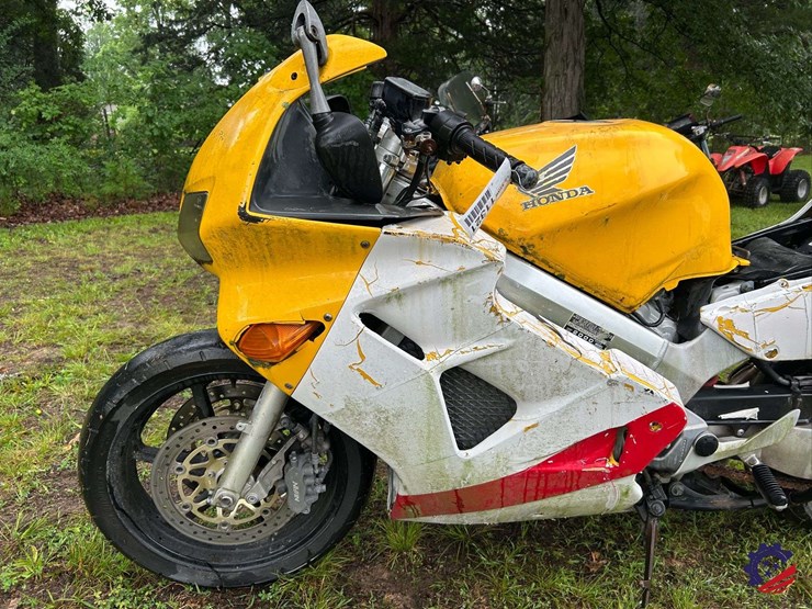 2000-honda-vfr800-(interceptor)-motorcycle-image-5