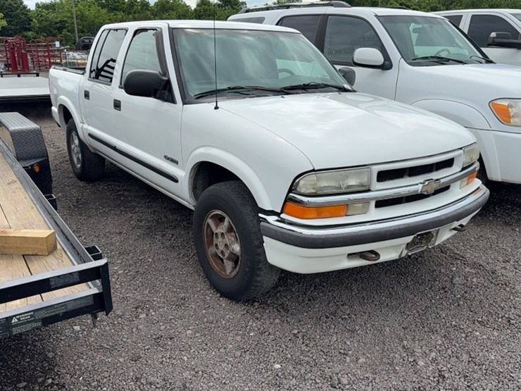 2002-chevrolet-s10-image-3