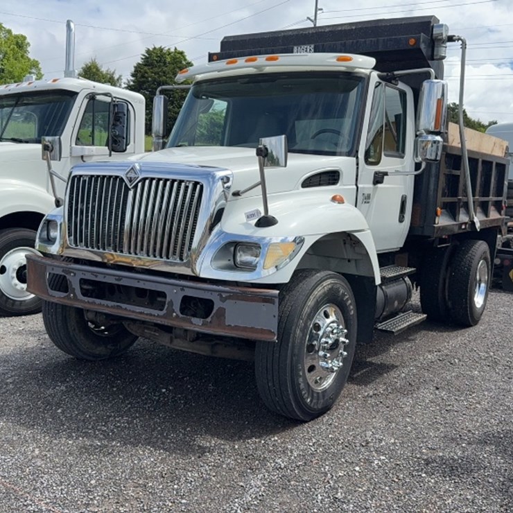 2007 INTERNATIONAL 7400