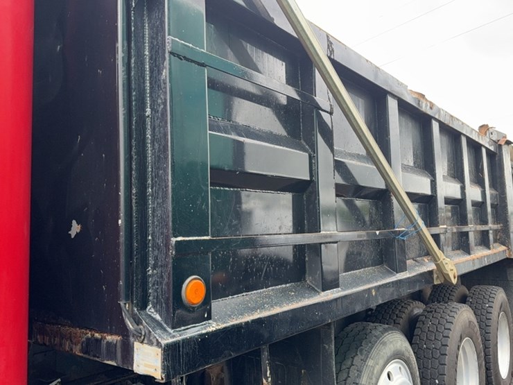 2006-peterbilt-335-image-15