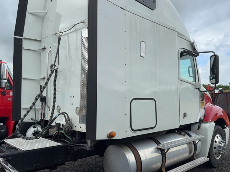 #2107-•-2016-freightliner-tandem-axle-road-tractor-image-6