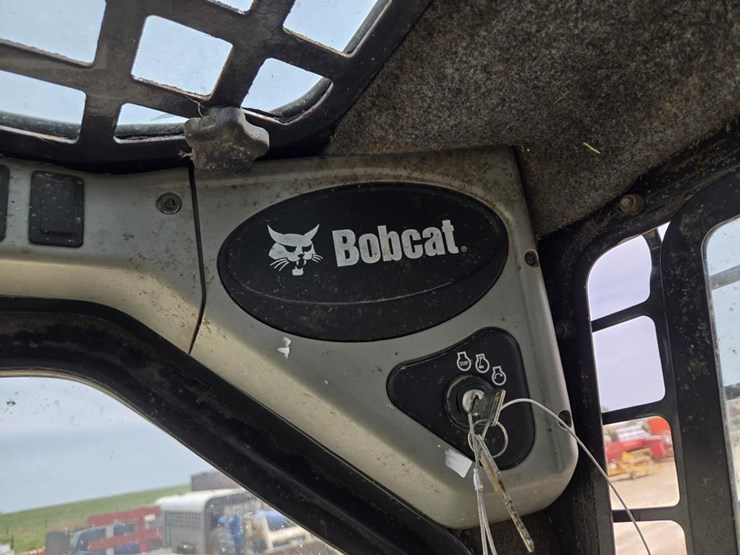 2009-bobcat-s330-image-16