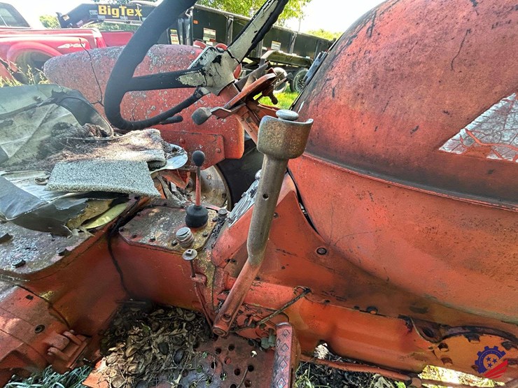 (inop)-allis-chalmers-farm-tractor-image-23