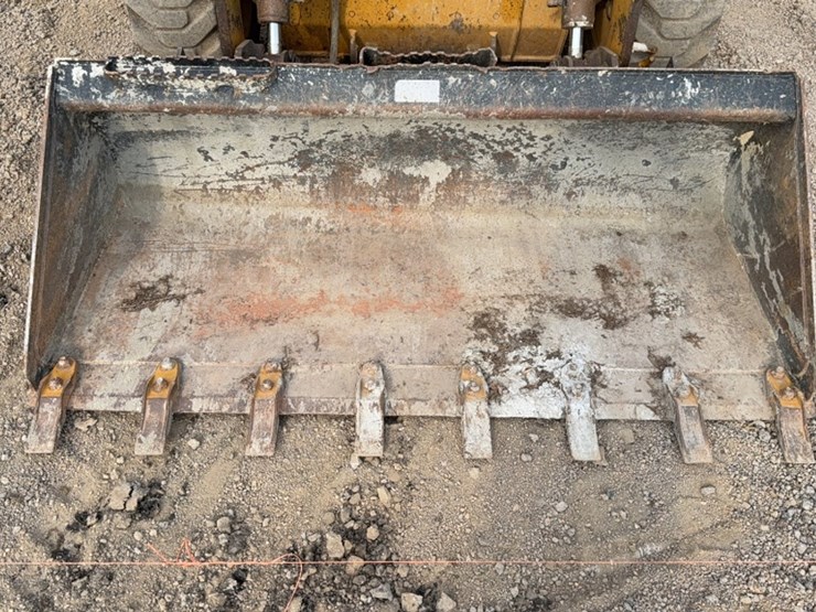 caterpillar-242d-image-4