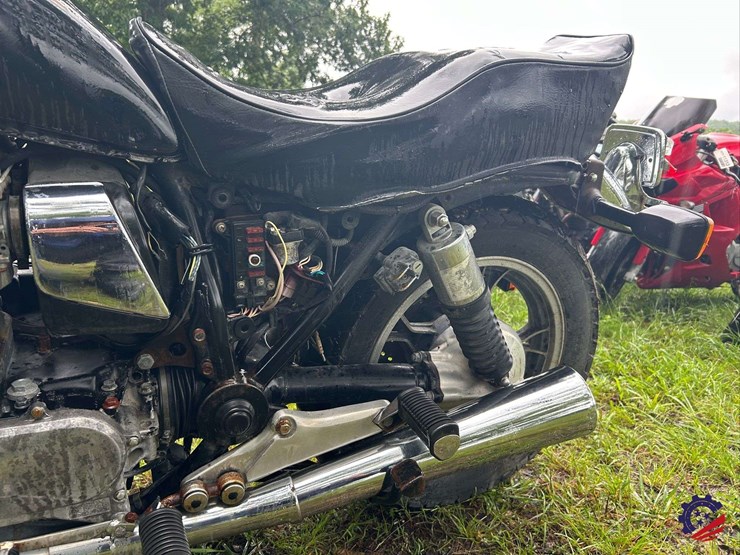 suzuki-gs1100gl-motorcycle-image-10