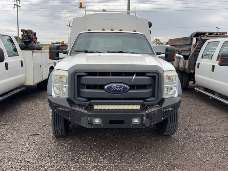 2015-ford-f550-image-2