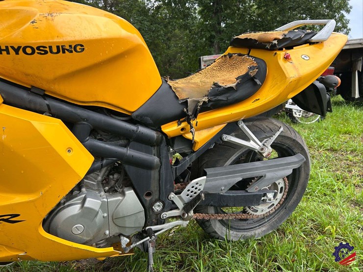 2008-hyosung-gt650-motorcycle-image-11
