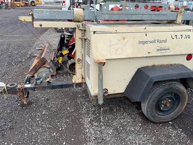 2010-ingersoll-rand-light-tower-image-10