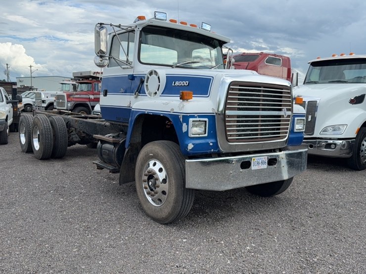 1992-ford-f8000-image-3