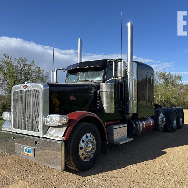 2017 PETERBILT 389