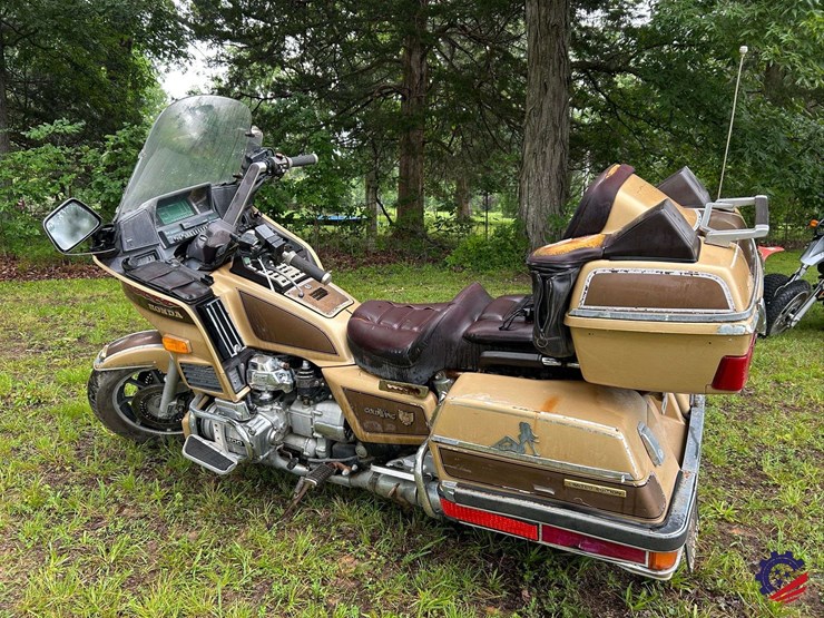 1985-honda-gl1200-(goldwing)-l-motorcycle-image-2