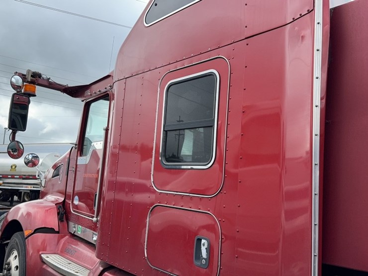 2014-kenworth-t660-image-13